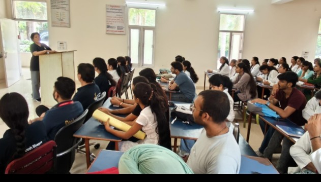 A seminar and a poster making competition were held in connection with the National Nutrition Week